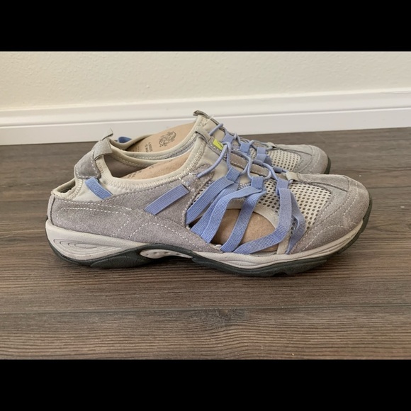 Shoes - Picture 4 of 9